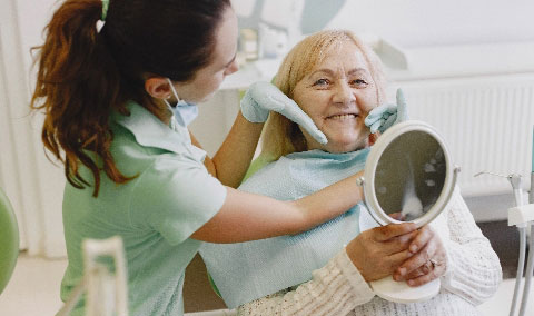 Hall Dental Group
EXTRACTION AND GRAFTING